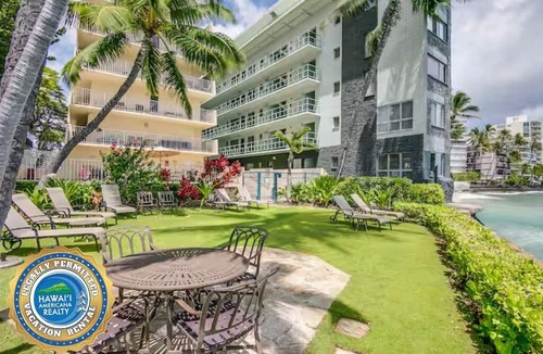 Diamond Head - Kapahulu - St. Louis Apartment | 👁‍🗨KING Bed- Private-Lanai 〰 Pacific Ocean-View Studio w/Full-Kitchen