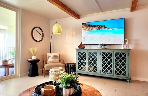 Punaluu Condo | Updated Oceanfront Condo! Long clean beaches to walk & swim! Escape the Crowds!