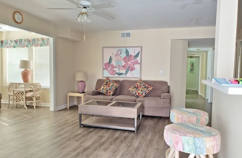Garden City Condo | Comfortable Condo near Beach, Golf, Myrtle Beach!