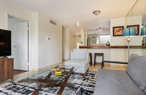 McCully - Moiliili Condo | 2BR/1BA Condo at Royal Aloha in Waikiki! Free PARKING, Free WiFi!
