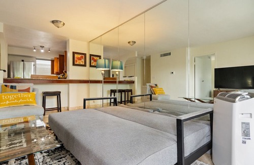 McCully - Moiliili Condo | 2BR/1BA Condo at Royal Aloha in Waikiki! Free PARKING, Free WiFi!