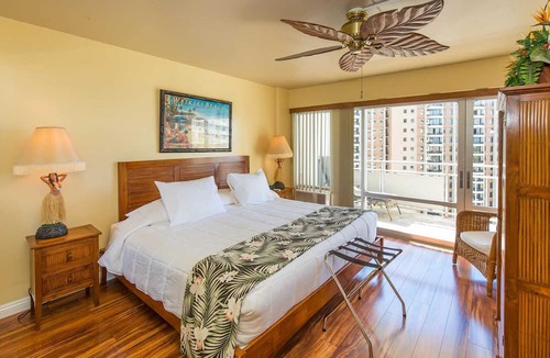 Waikiki Condo | Ilikai 1418 2 Bed Room Luxury Remodel Ocean/Lagoon Views