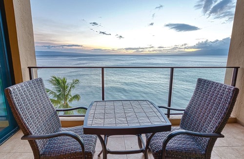 Honokowai Condo | 100% Oceanfront & Unobstructed View -The Mahana 8th floor, 1BR/2BATHROOMS!