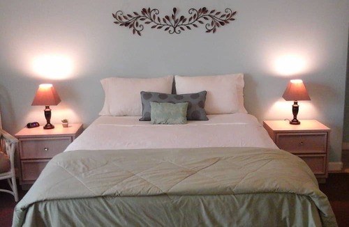 Waikiki Apartment | ~Waikiki~ LOWEST RATES IN AREA ~ Studio ~ Fully Furn ~ Blocks to Beach ~