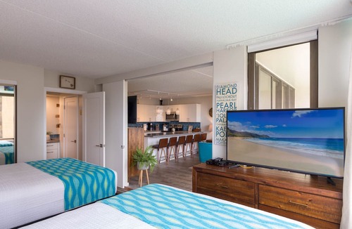 Waikiki Condo | Waikiki Banyan OCEAN VIEW REMODELED - "Ohana Suite" , free parking, lots of amenities!