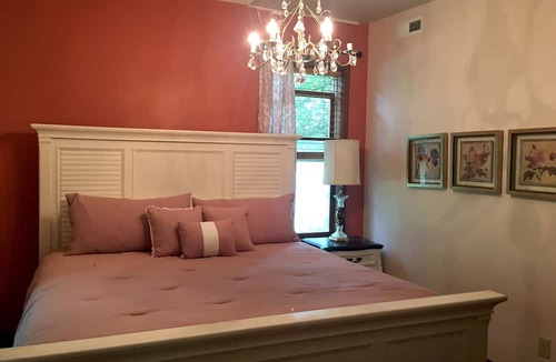 Swannanoa House | Huge 180-yr-old Farmhouse. All new amenities. 1 acre. Close to town.