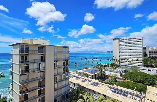 Diamond Head - Kapahulu - St. Louis Condo | 🌬1-Bedroom Diamond Head Retreat w/stunning Ocean Views & Full Kitchen🌬