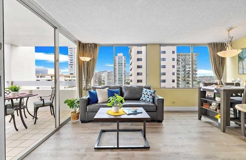Waikiki Condo | Skyline view retreat w/pool & beach access