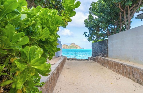 Lanikai Apartment | Since 1985 Legal Lanikai Garden Studio AC, across the street from Lanikai Beach!