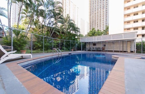 Waikiki Apartment | Brand New Floors & Cabinets - Waikiki Close to Beaches and Shopping