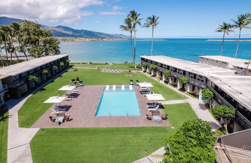 Kahului Hotel | Tropical Dream! Seaside Property, Outdoor Pool, Steps to Ho’aloha Park Beach!