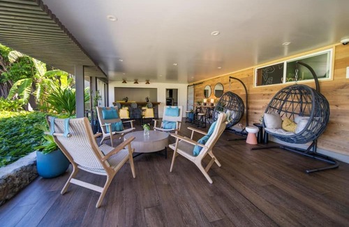 Kahului Hotel | Tropical Dream! Seaside Property, Outdoor Pool, Steps to Ho’aloha Park Beach!