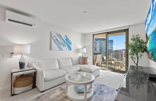 Ala Moana Condo | Lux Sky Ala Moana 39th Fl Modern Monthly Suite/Walk to the mall, Magic Island