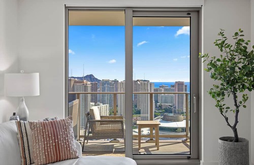 Ala Moana Condo | Lux Sky Ala Moana 39th Fl Modern Monthly Suite/Walk to the mall, Magic Island