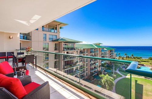 Kaanapali Condo | 3BD Oceanfront Retreat w/Lanai, Floor-to-Ceiling Views & Modern Kitchen - Honua Kai 825