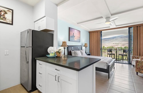 Historic Lahaina Front Street Condo | Lahaina Shores 612 – Relaxing Oceanfront Retreat