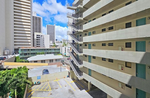 Waikiki Apartment | ⛱ Waikiki Beach Studio w/Lanai & Pool at Waikiki Grand Hotel®