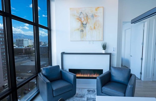 Rio Grande Apartment | Luxury 2BR 2BA Penthouse-Pool, Gym, Pkg, Views!