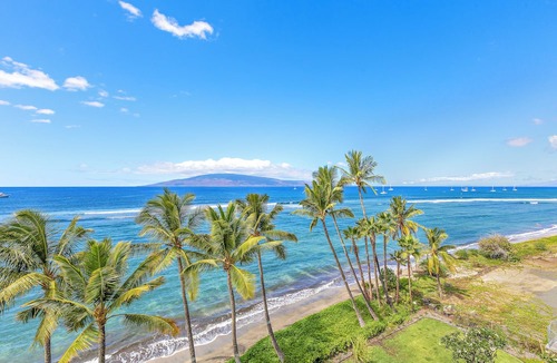 Historic Lahaina Front Street Condo | Stay Beachfront, Explore Maui’s Outdoors 629 LS