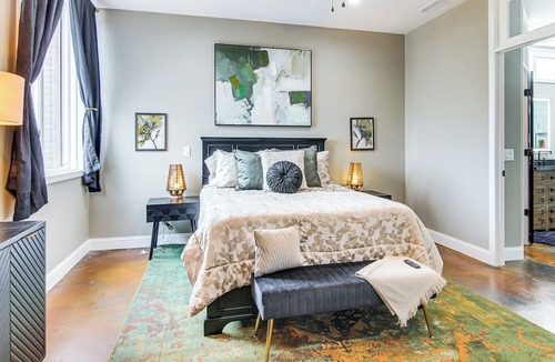 Hendersonville Condo | Modern Dtwn Condo w/Balcony in Hendersonville