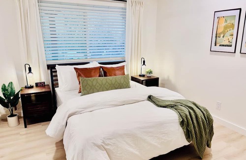 Ocean View House | Peaceful, stylish, modern Hawaiian getaway on one acre with views and stars!