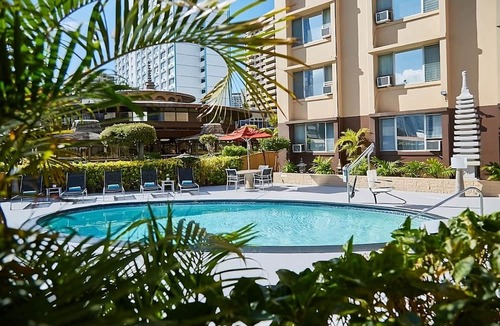 Ala Moana Hotel | City View Two Queens, Garden Views, Pool Relaxation, Near Ala Moana Beach Park
