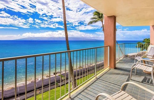 Kahana Condo | Large Corner Oceanfront 2 bedroom condo, AC, wrap around lanai, walkable area