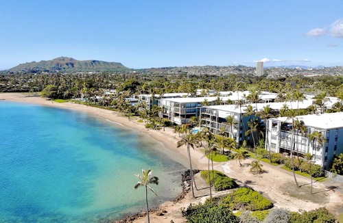 Waialae Iki Condo | Fabulous, Renovated Large 3BR Condo on Kahala Beach