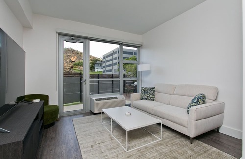 Portlock Condo | Designer Condo in Hawaii Kai! Close to beaches, shopping, hiking!