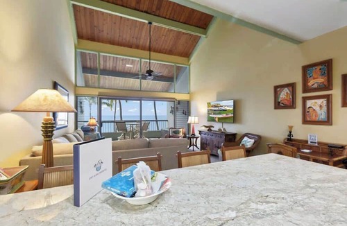 Honokowai Condo | Updated Top floor 2 bedroom condo, Oceanfront, private beach, walkable area