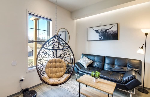 Jefferson City Apartment | 2AN Farm Stay at our Luxury European Style Barndo - Highland Cows & collect eggs