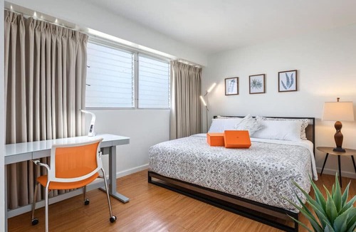 McCully - Moiliili Apartment | 05 FREE Parking/10 min beach/2br-Waikiki/Ala Moana