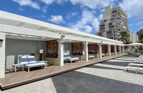 Ala Moana Apartment | Newly Renovated Top Floor Balcony MAIN