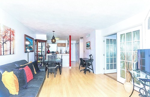McCully - Moiliili Condo | Cozy Spacious 2Bedroom 1 Bathroom, close to BEACH and FREE Parking!