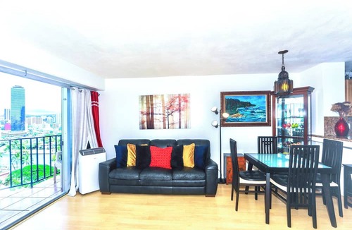 McCully - Moiliili Condo | Cozy Spacious 2Bedroom 1 Bathroom, close to BEACH and FREE Parking!