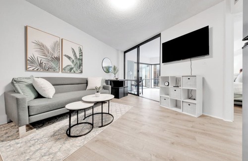 Downtown Honolulu Condo | Bishop Suites @ Executive Centre, Mountain View Suite #3709, Downtown Honolulu