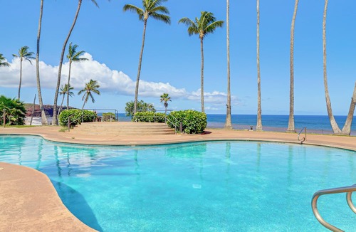 Maunaloa Condo | Oceanfront Condo w/Pool Access on Molokai!