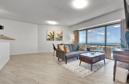 Downtown Honolulu Condo | Bishop Suites @ Executive Centre, Ocean View Suite #3903, Heart of Honolulu