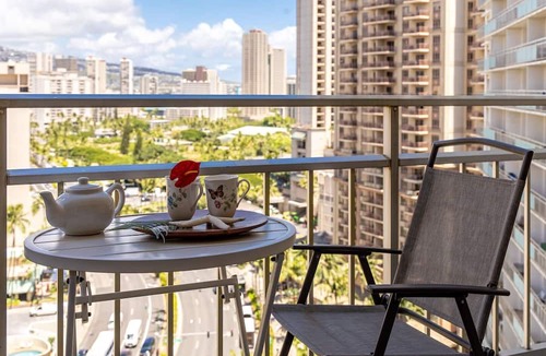 Waikiki Hotel | Spacious 2 Units Retreat at the Ilikai Hotel – Accommodates 10 Guests