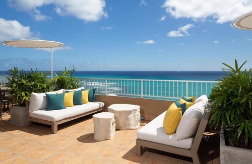 Waikiki Hotel | 3 Convenient Units, The Twin Fin Hotel, Ocean Front Two Doubles with Lanai