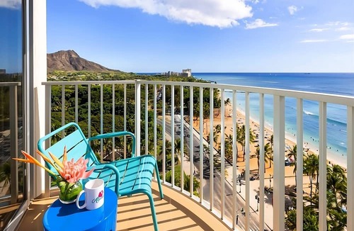 Waikiki Hotel | 3 Convenient Units, The Twin Fin Hotel, Ocean Front Two Doubles with Lanai