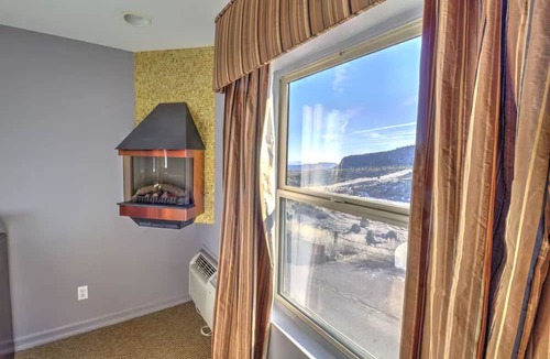 Mount Charleston Hotel | Standard Double Queen Relaxing Retreat w/Free Parking & Year-Round Activities