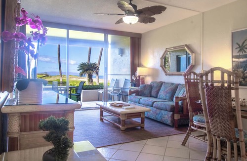 Kihei Condo | Hotel-zoned OCEAN FRONT GROUND FLOOR! Menehune Shores 121