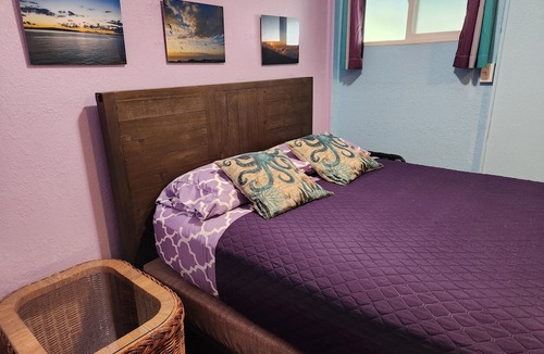 Wailuku Apartment | Budget Downtown Studio-H w/Queen Bed, Micro-Kitchen AC, WIFI & 4 free Streamers