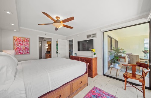 Waikiki Condo | Aston Waikīkī Beach Tower by Gather 2BR Condo w/Oceanview, Pool & Lanai
