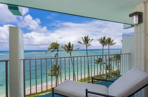 Punaluu Apartment | Oceanfront Mega Haven – Sleeps 24