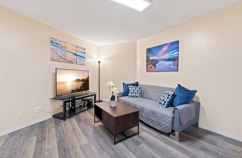 Downtown Honolulu Condo | 16th Fl Executive Center 1BR Condo | Parking | Pool | City View