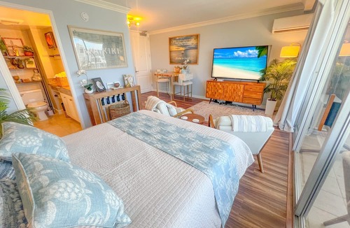 Waikiki Condo | Honu Hideaway Studio at Royal Garden | Lanai Oasis
