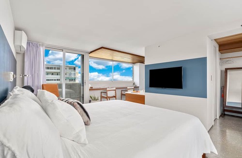 Diamond Head - Kapahulu - St. Louis Apartment | True Top Floor Penthouse Residence with 360 Degree Views & A/C