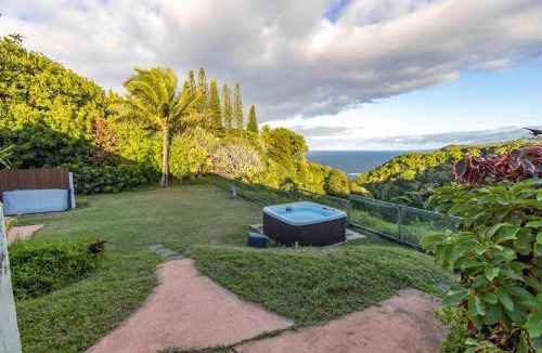 Haiku Villa | Villa Farm Stay with Ocean Views on Road to Hana